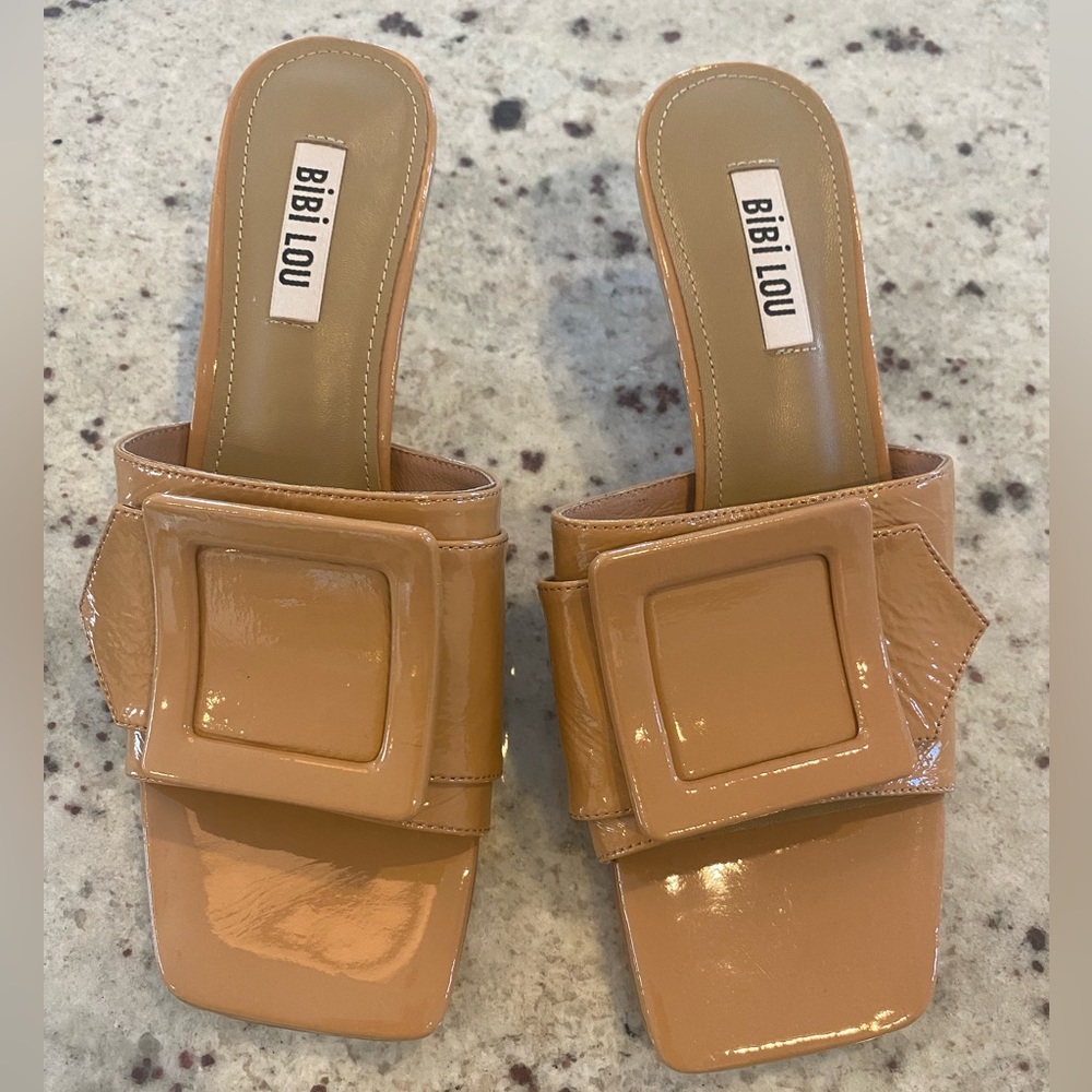 Bibi Lou camel patent leather kitten heel mule shoes 37 or 7 new in box NWT
